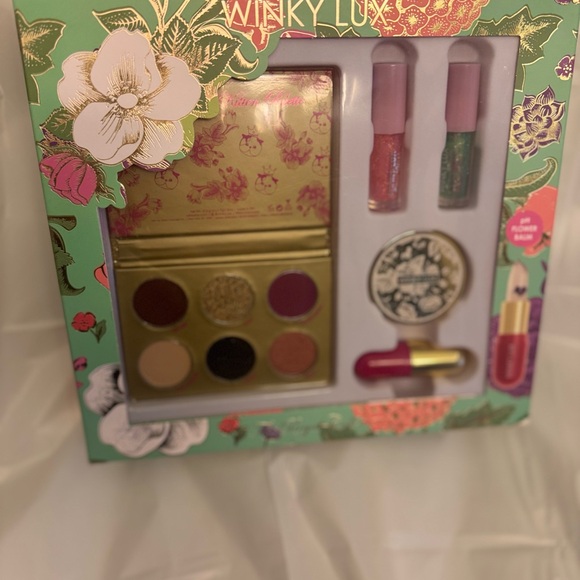 Winky Lux Makeup Set - Picture 1 of 1